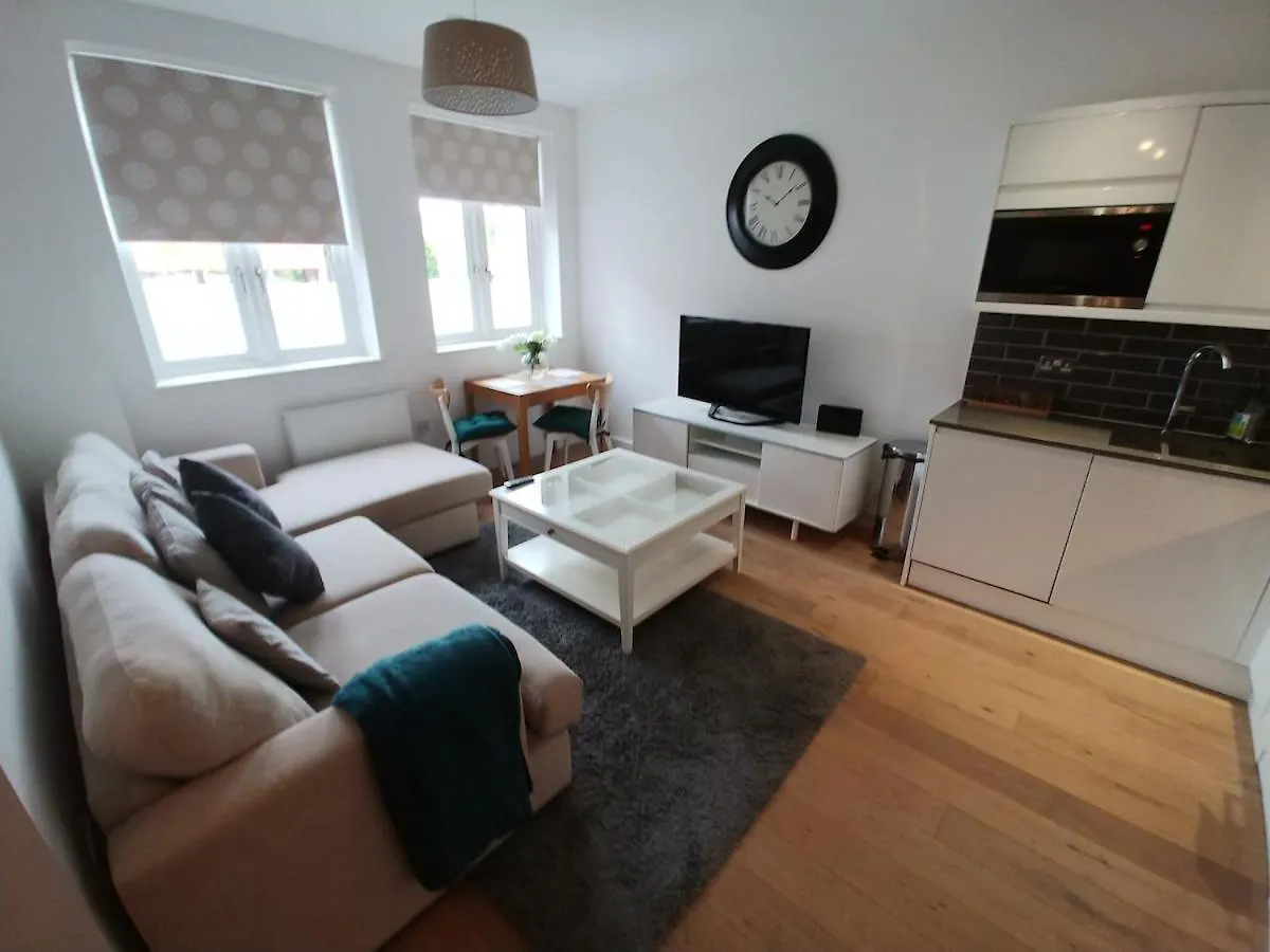 Reigate - Lovely Modern Serviced Apartment