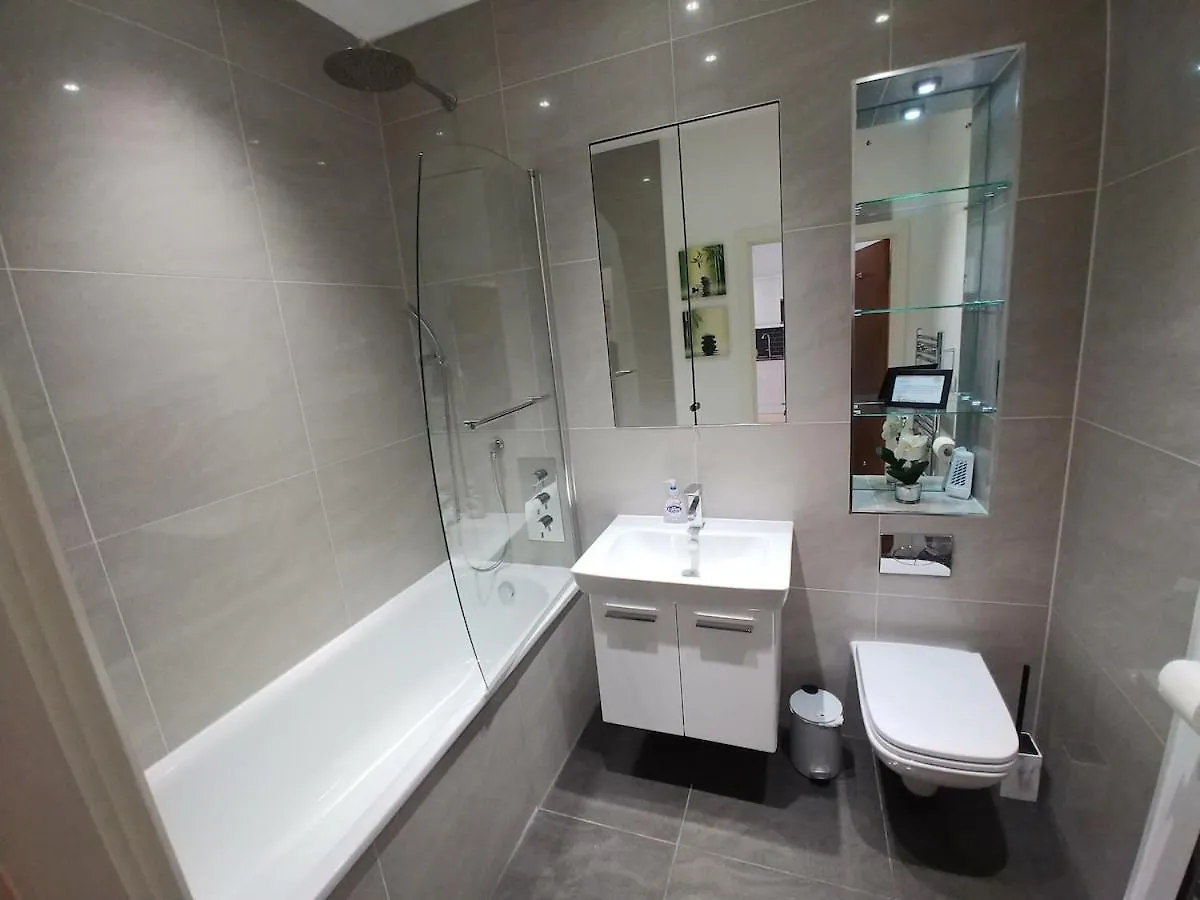 Reigate - Lovely Modern Serviced Apartment 0*,  United Kingdom