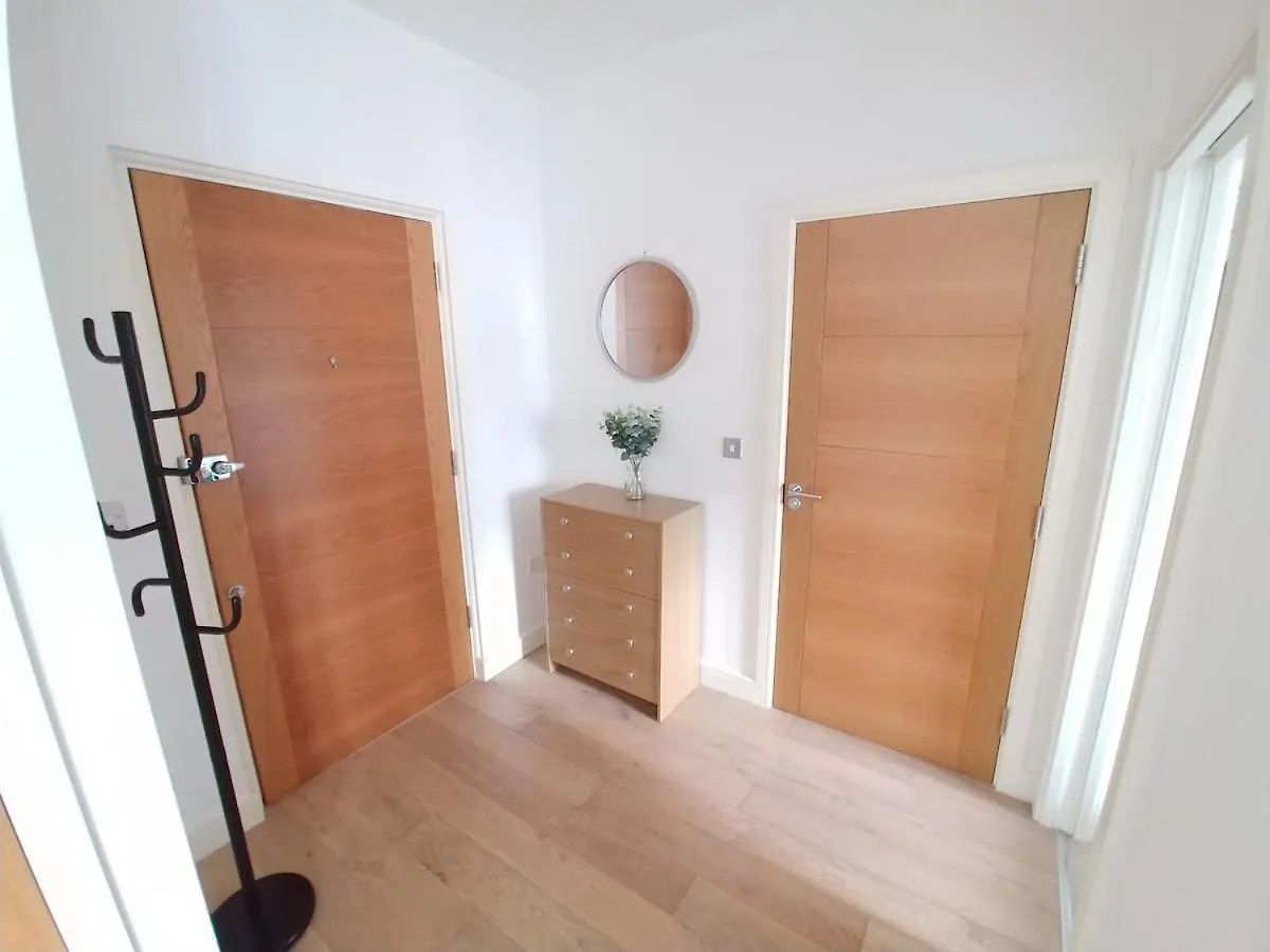 Reigate - Lovely Modern Serviced Apartment